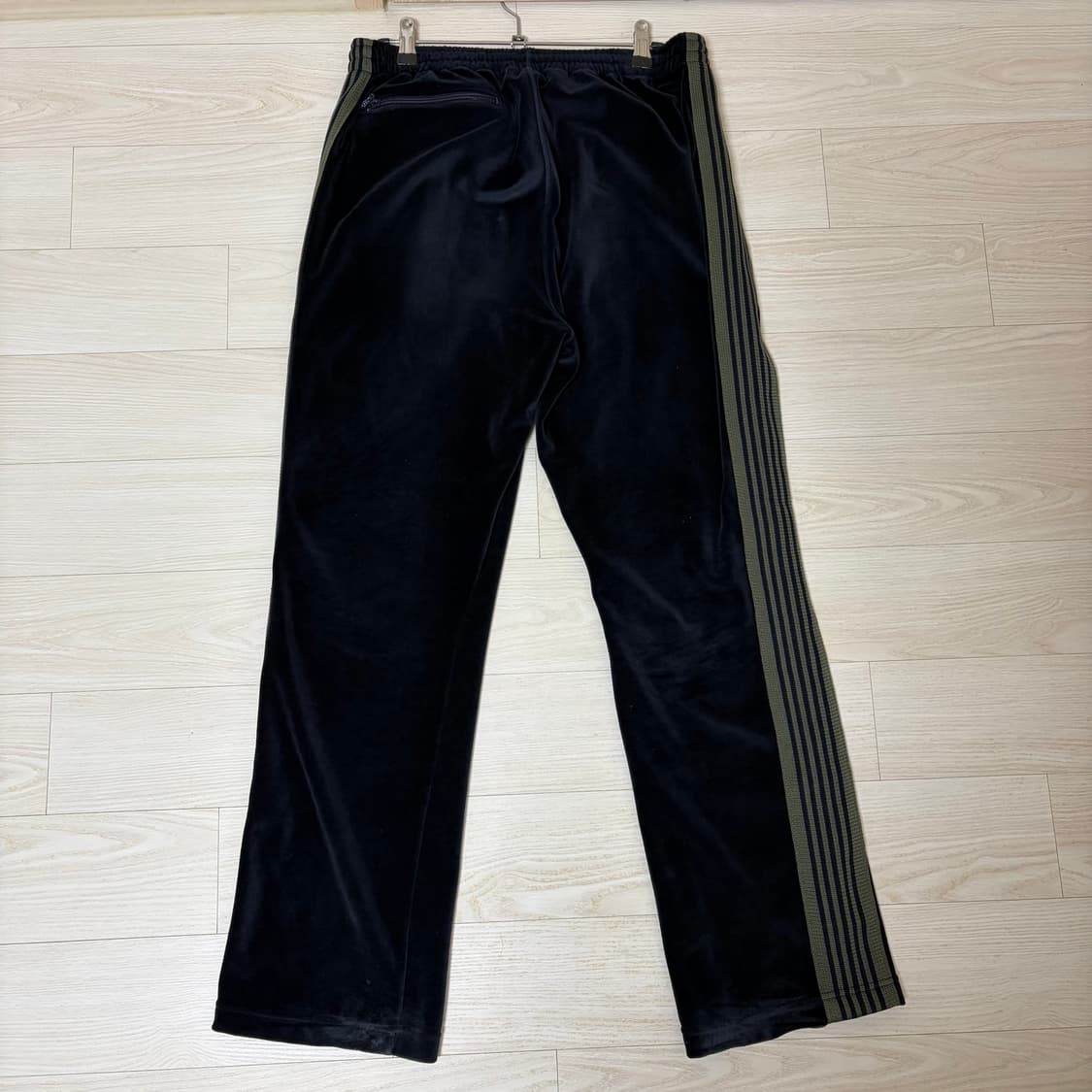 니들스 내로우 벨로어 팬츠 m사이즈 네이비색상 상품이미지2