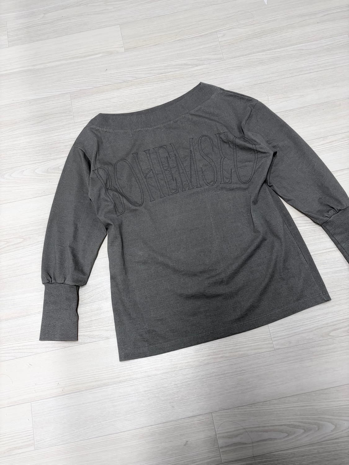 보헤미안서울 언발란스 숄더 티-차콜 상품이미지4