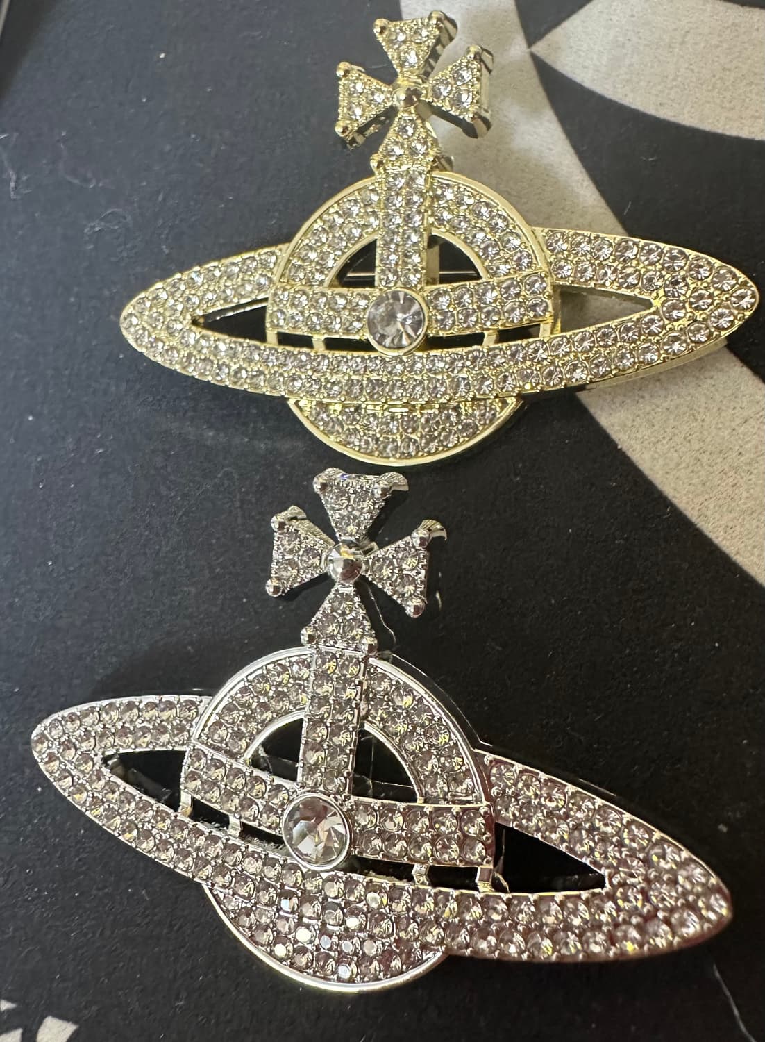 비비안웨스트우드 큐빅 브로치 금/은색 상품이미지2