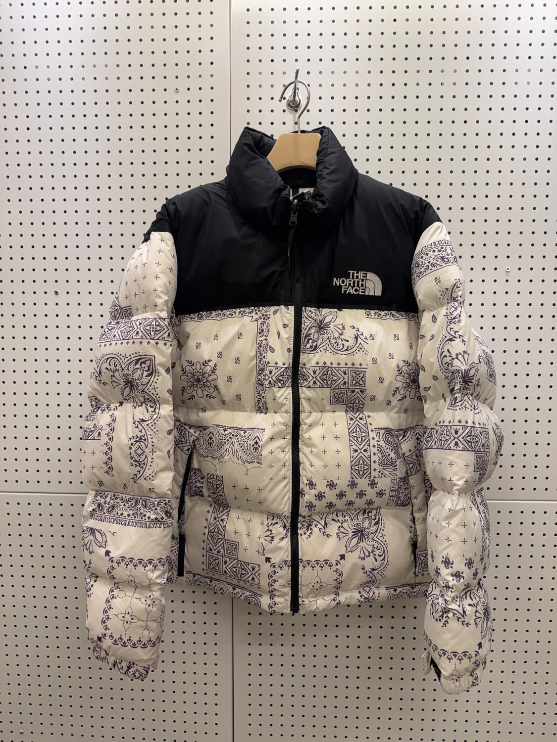 노스페이스 페이즐리 패턴 눕시 다운 자켓 U433 상품이미지2
