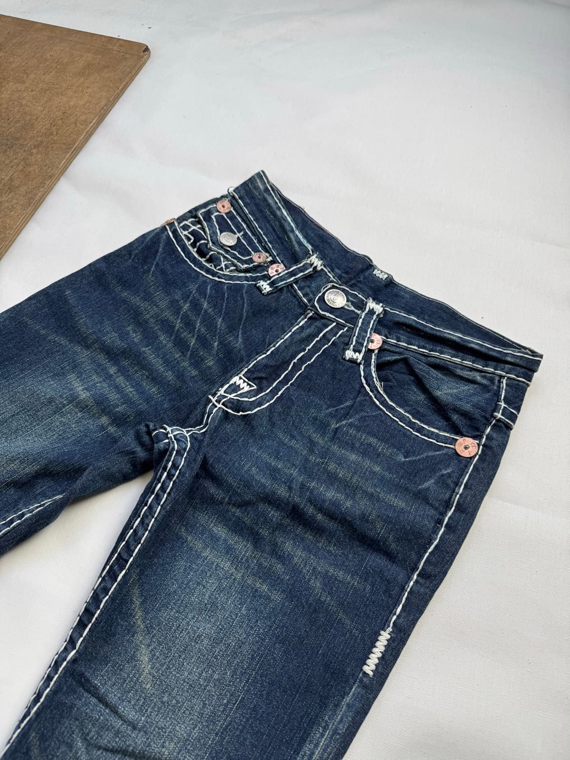 truereligion 트루릴리젼 조이 로우라이즈 부츠컷 팬츠 (화이트) 상품이미지2