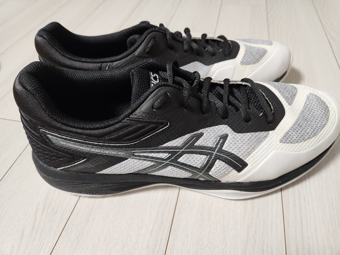 아식스 배구화 NETBURNER BALLISTIC FF사이즈285

새상 상품이미지4