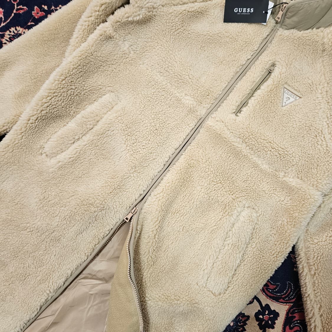 (새상품) 게스(GUESS) 21FW 시그니쳐 패치 롱 뽀글이 자켓 L 상품이미지4