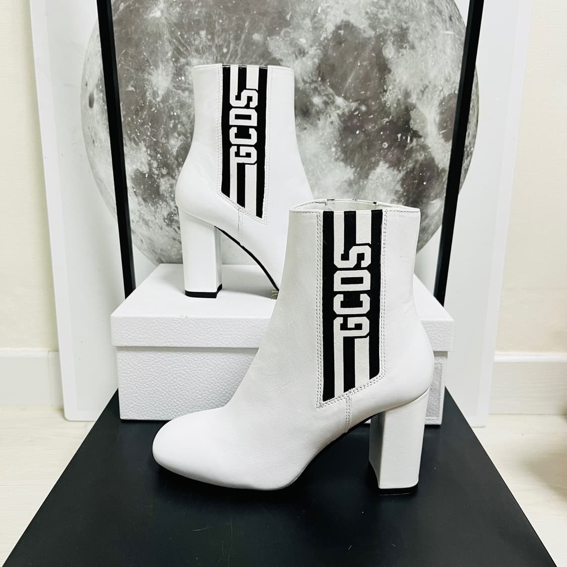  정품 39) GCDS 화이트 컬러 앵클 부츠 250 상품이미지1