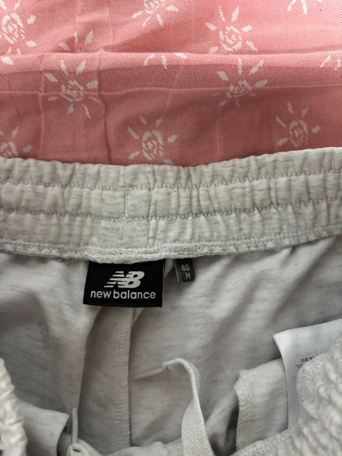 뉴발란스 반바지 M사이즈 새상품급 판매 상품이미지2