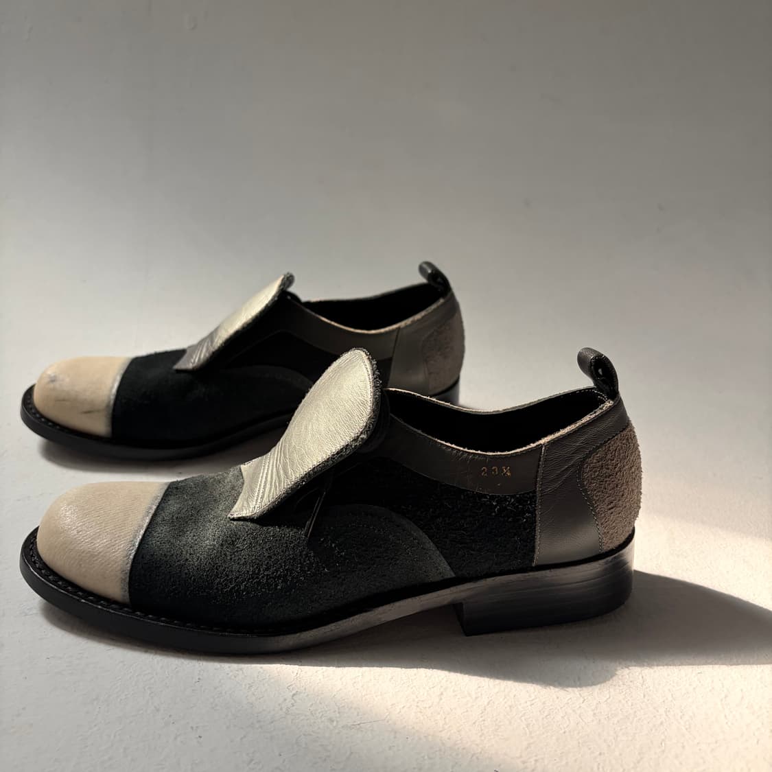 Ivory Toe Slip-On Shoes 상품이미지6