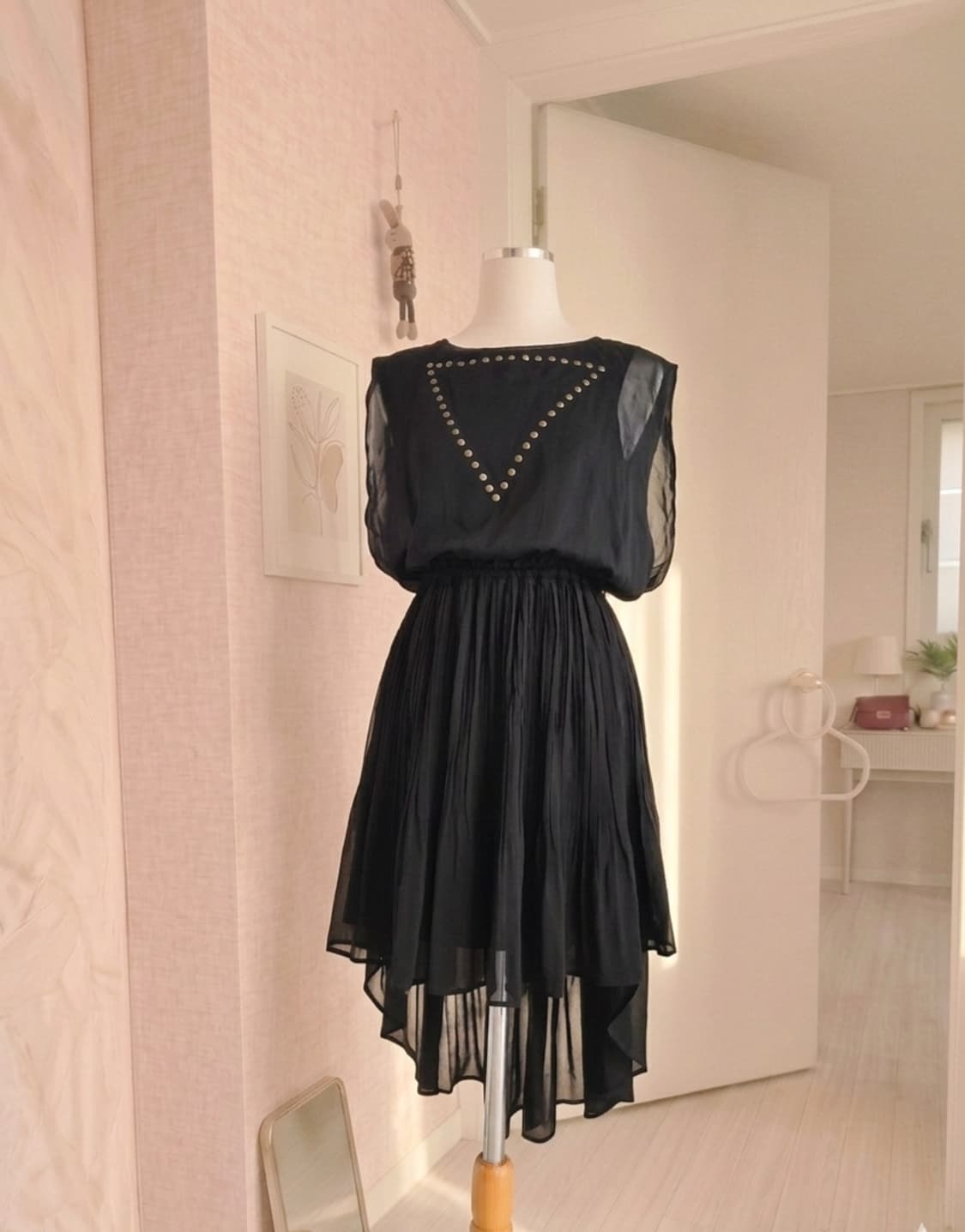 [일본브랜드] 유니크 스터드 블랙 플리츠 비대칭 원피스 (택 포함 새상품 상품이미지1