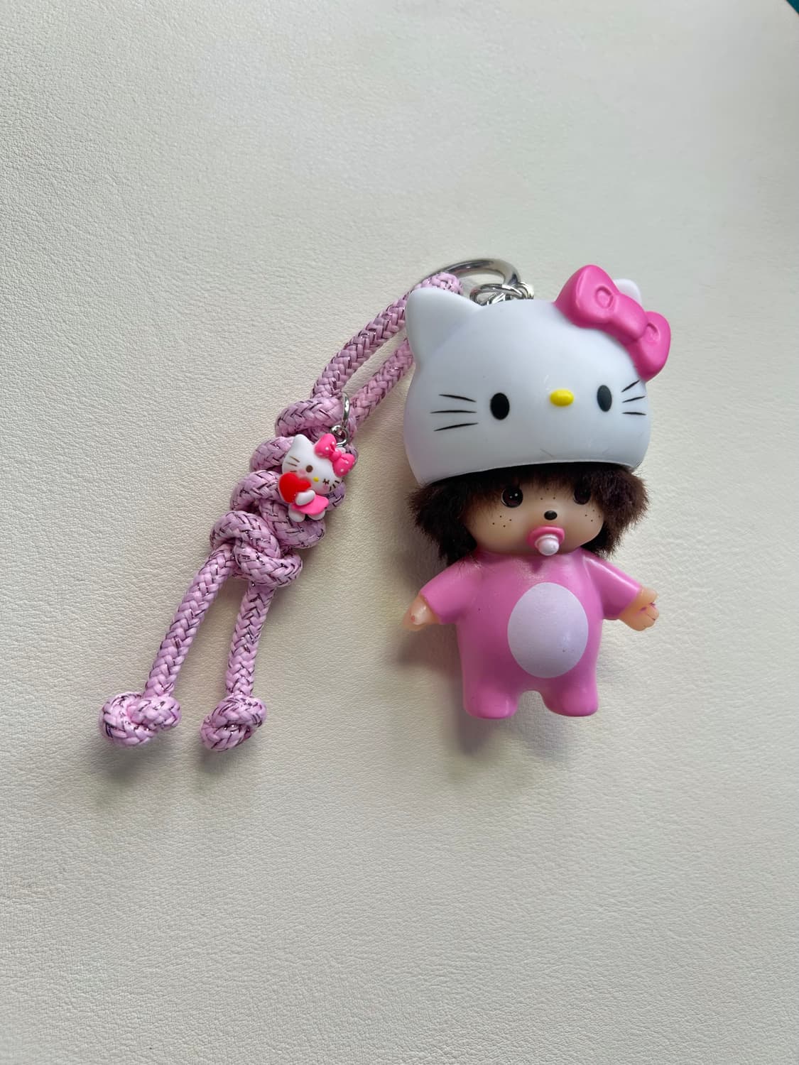 헬로키티 헬맷쓴 베베 몬치치 키링 상품이미지2