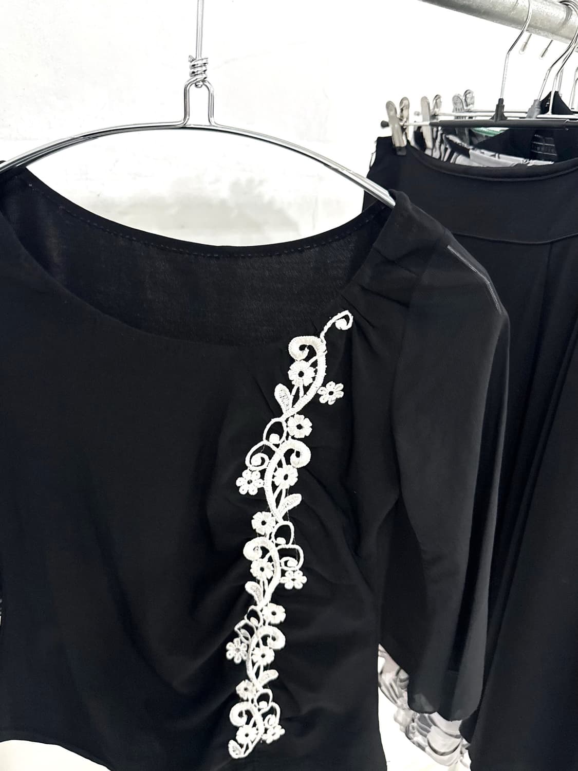 Black Oriental Embroidery Detail Sleeve 상품이미지8