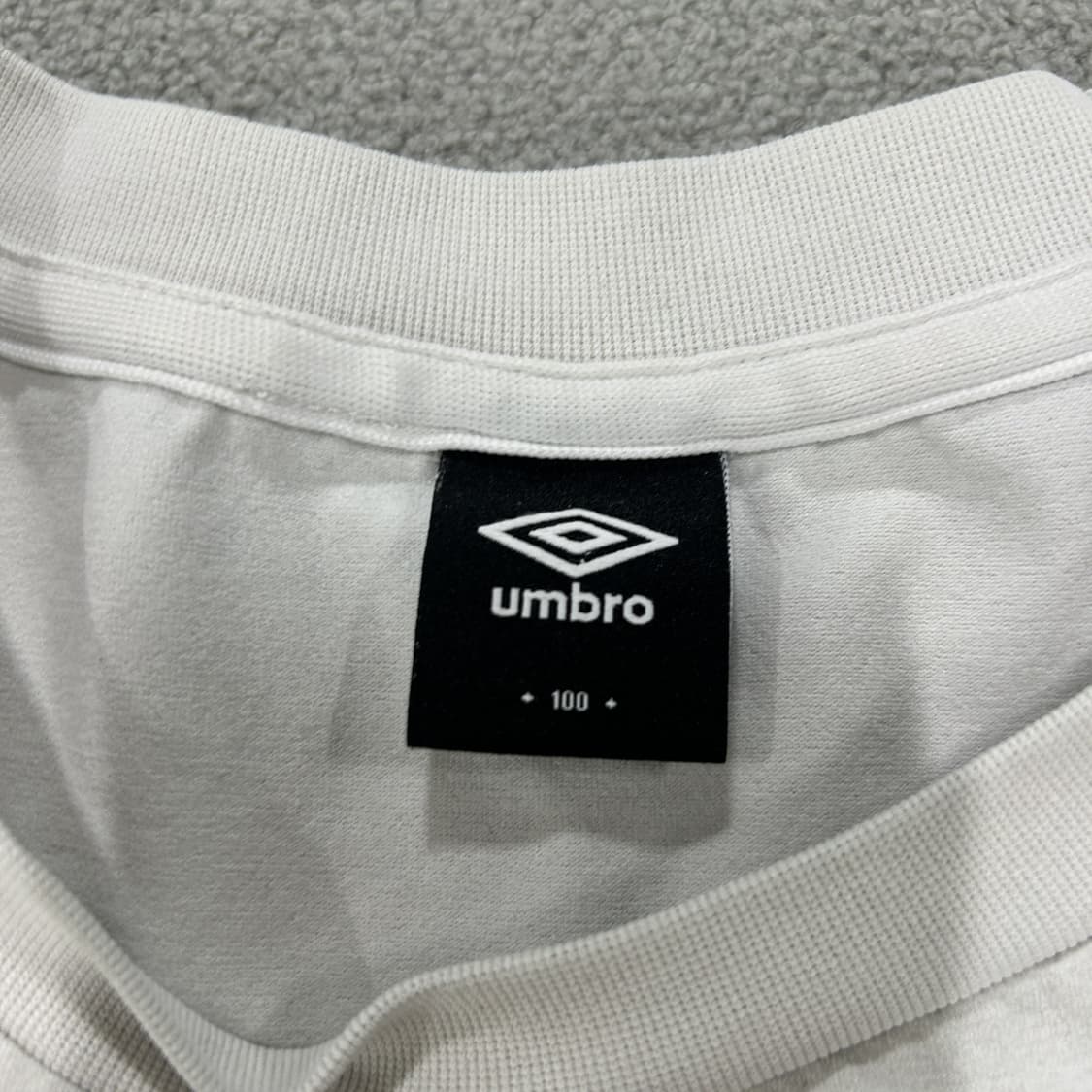 umbro 엄브로 화이트 반팔 티셔츠 L 상품이미지2