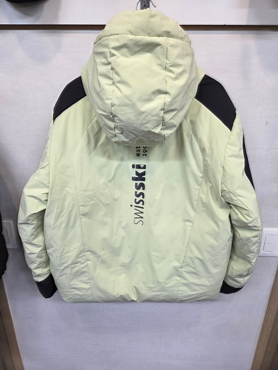 데상트 스위스스키팀 아우디 레플리카 미드다운 패딩 xl 상품이미지2