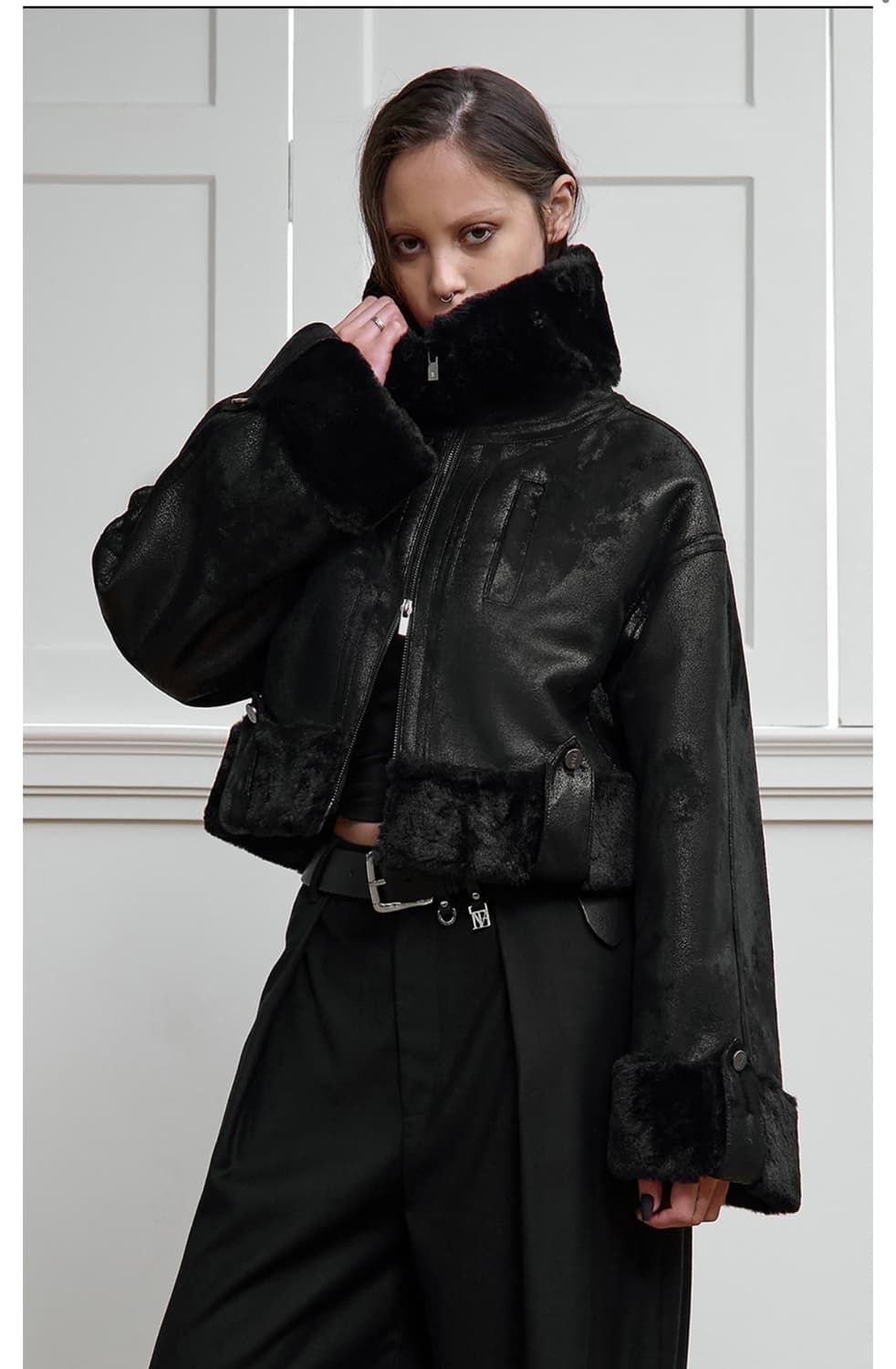 트리밍버드 크랙 볼드 크롭 무스탕 블랙 상품이미지2