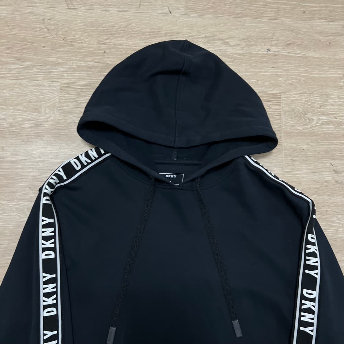DKNY 도나카란 로고 사이드라인 테이프 후드티 [블랙] M/95 상품이미지2
