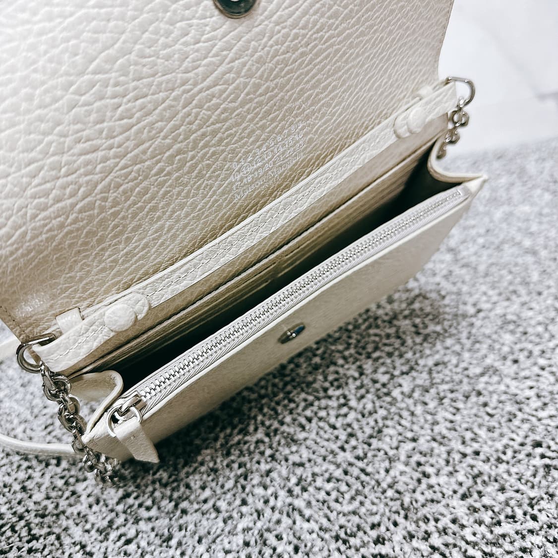 메종 마르지엘라 여성 화이트 스티치 로고 체인 월렛 숄 상품이미지2
