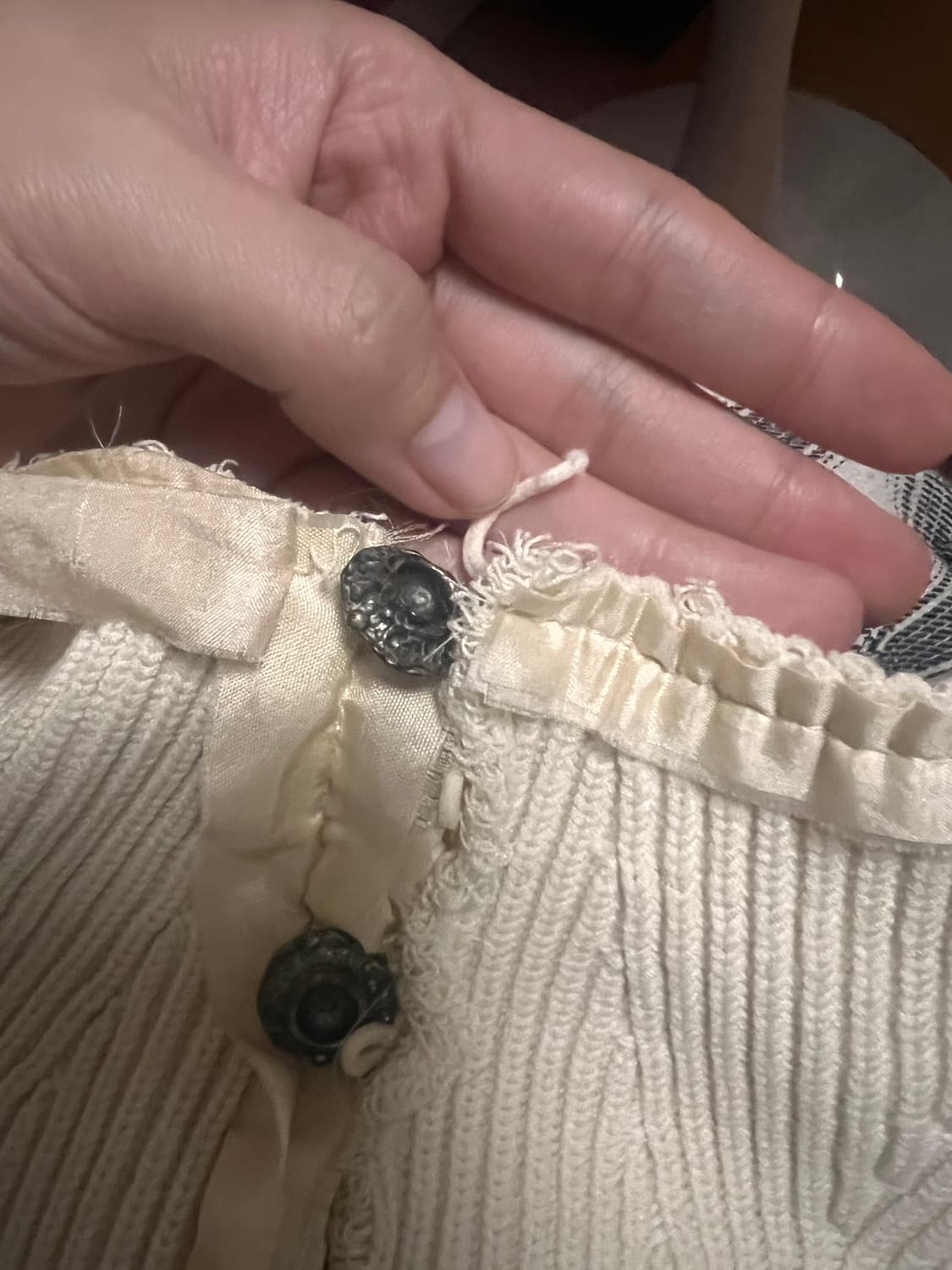 혜인서 슬래시드 니트탑 아이보리 2 상품이미지2