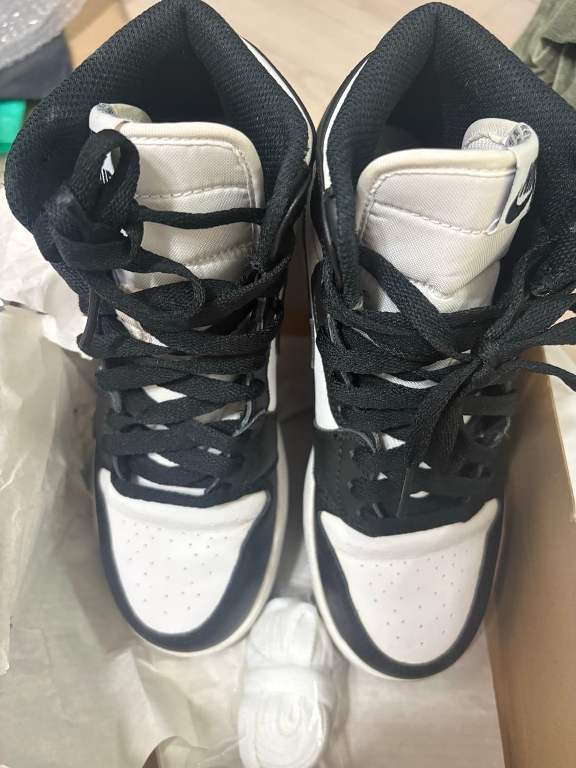 조던 1 레트로 하이 OG 블랙 화이트 2014 GS 235  상품이미지3