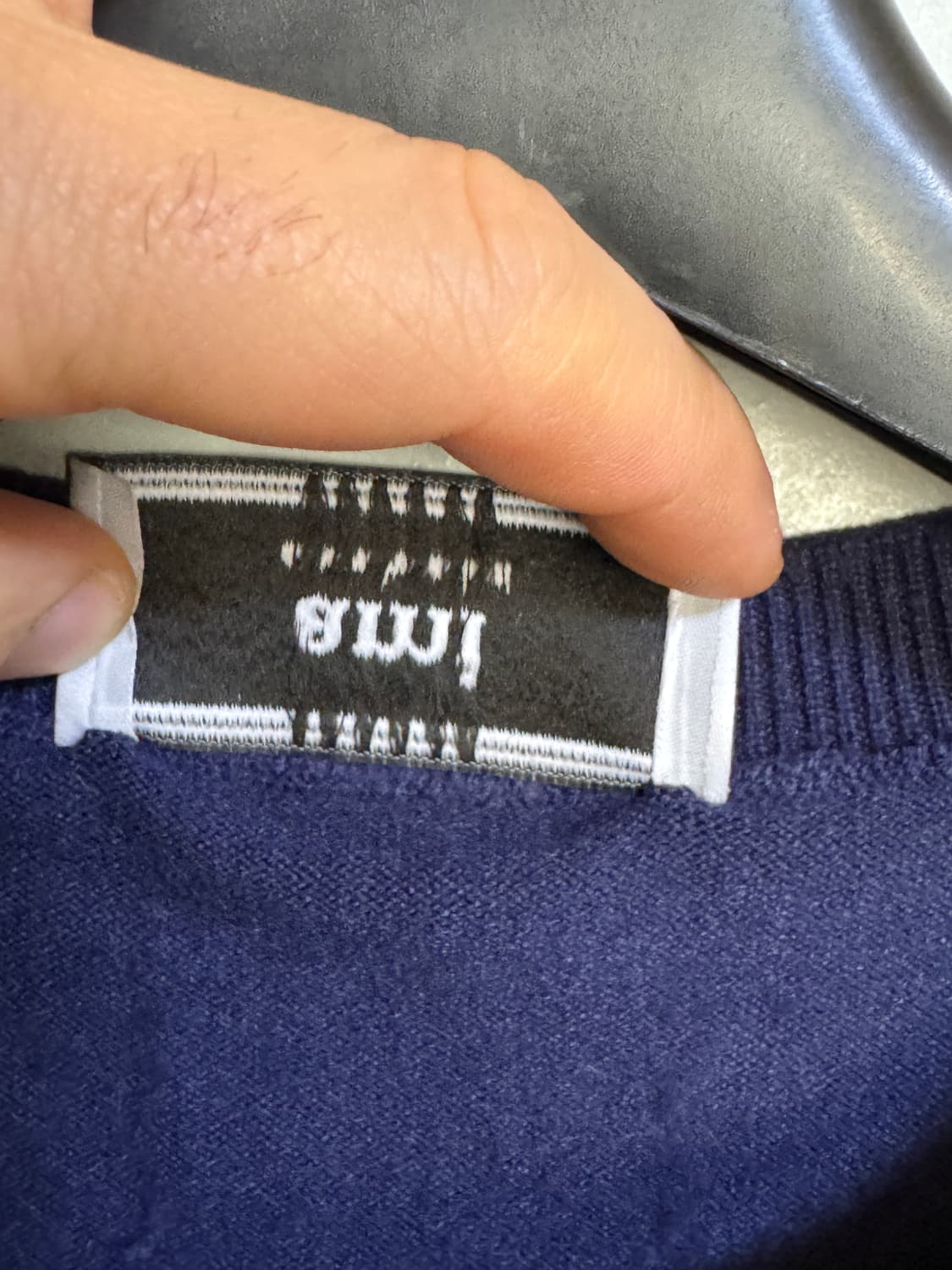 아미 네이비 하트 로고 스웨터 상품이미지5