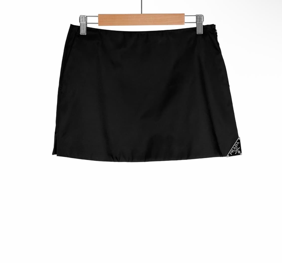 [40] 프라다 여성 빅 삼각로고 리나일론 미니 스커트 치마 블랙 상품이미지1