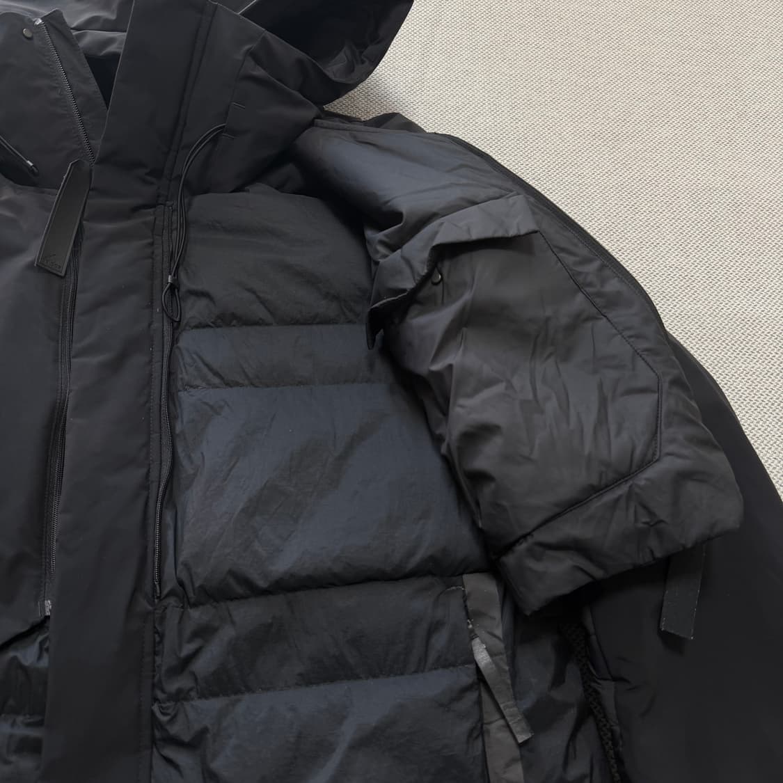 아디다스 x HUMAN RACE 롱패딩 (조끼 탈부착 가능) 상품이미지4