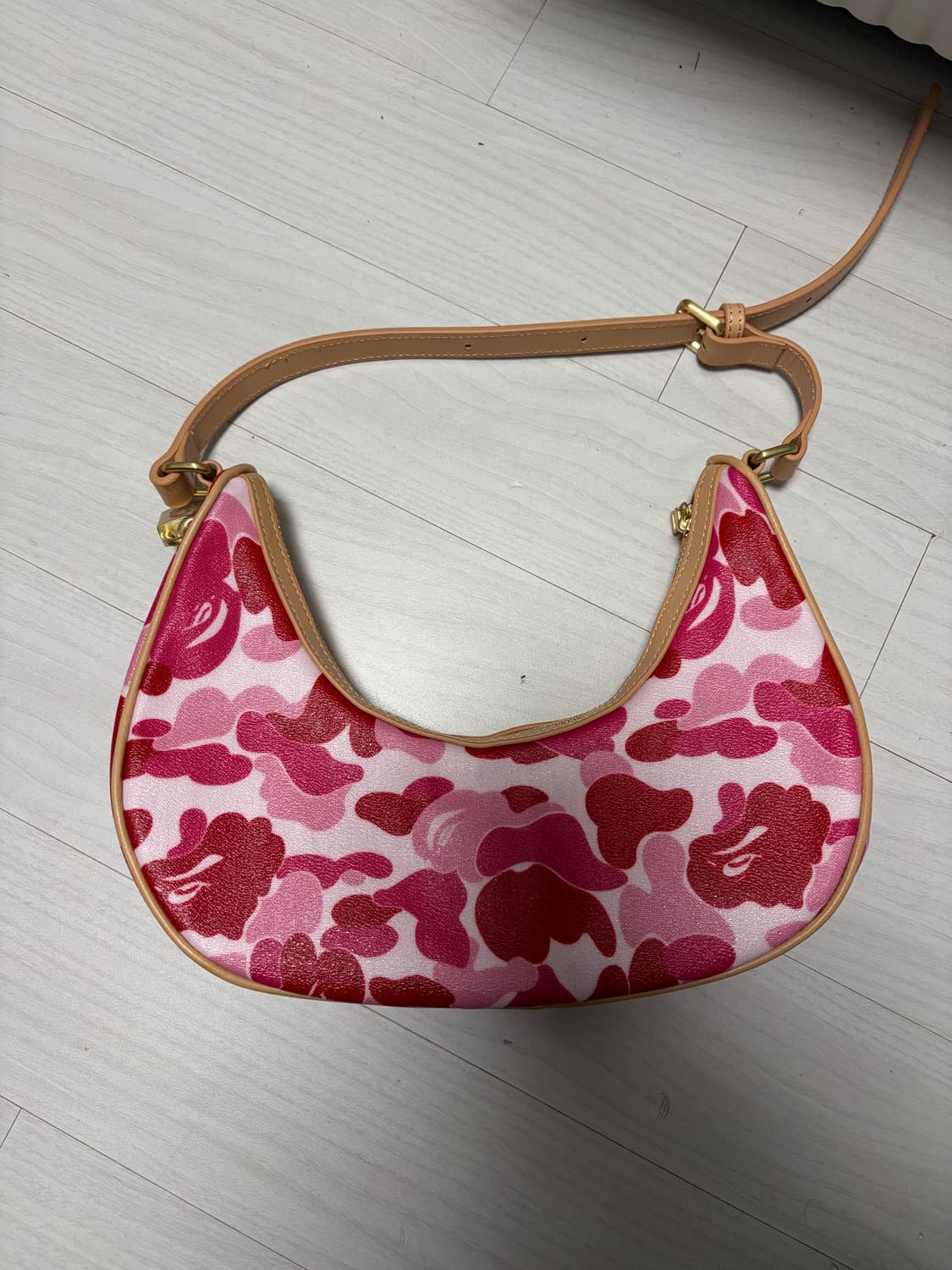 베이프 가방 새 것 상품이미지1