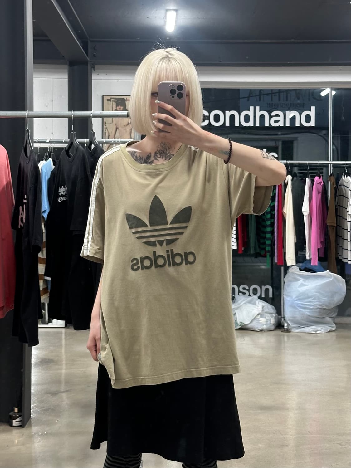 아디다스 빅파이어로고 베이지카키 반팔 티셔츠 상품이미지1