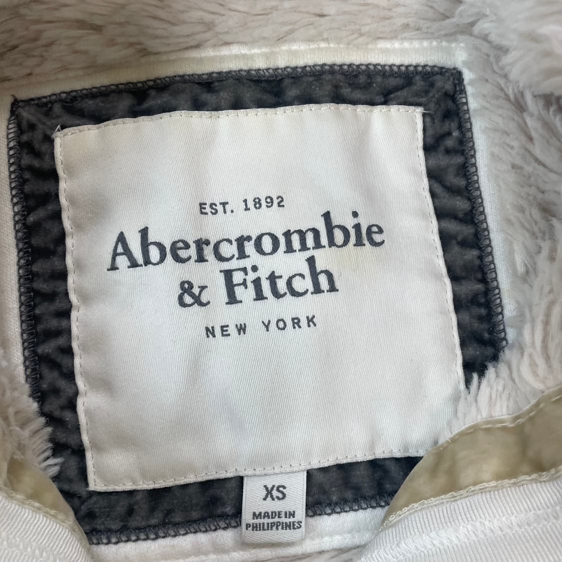 아베크롬비 스펠 로고 양털 후드집업 화이트 상품이미지4