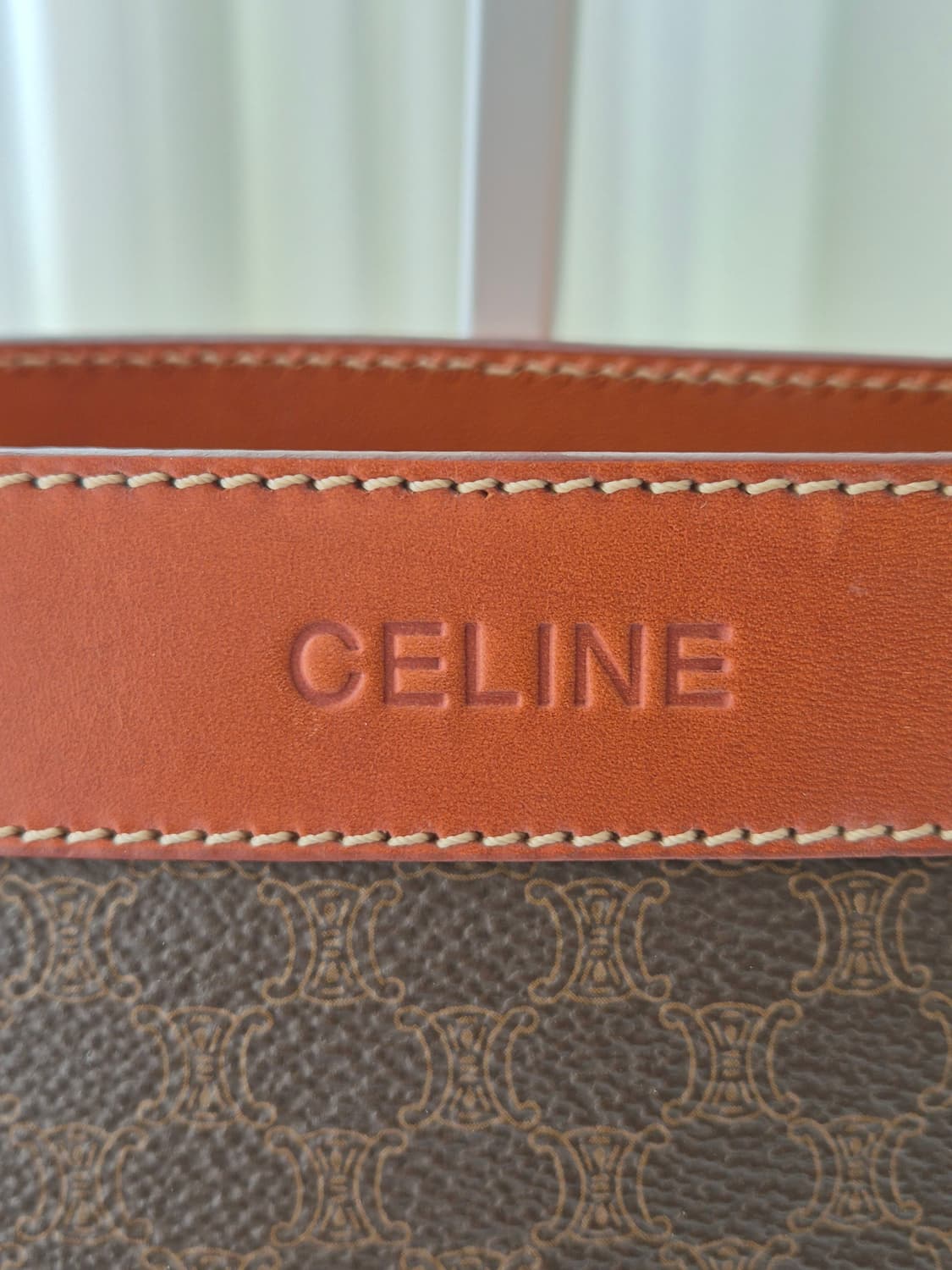 [정품] 셀린느 마카담 트리옹프 토트백 상품이미지4