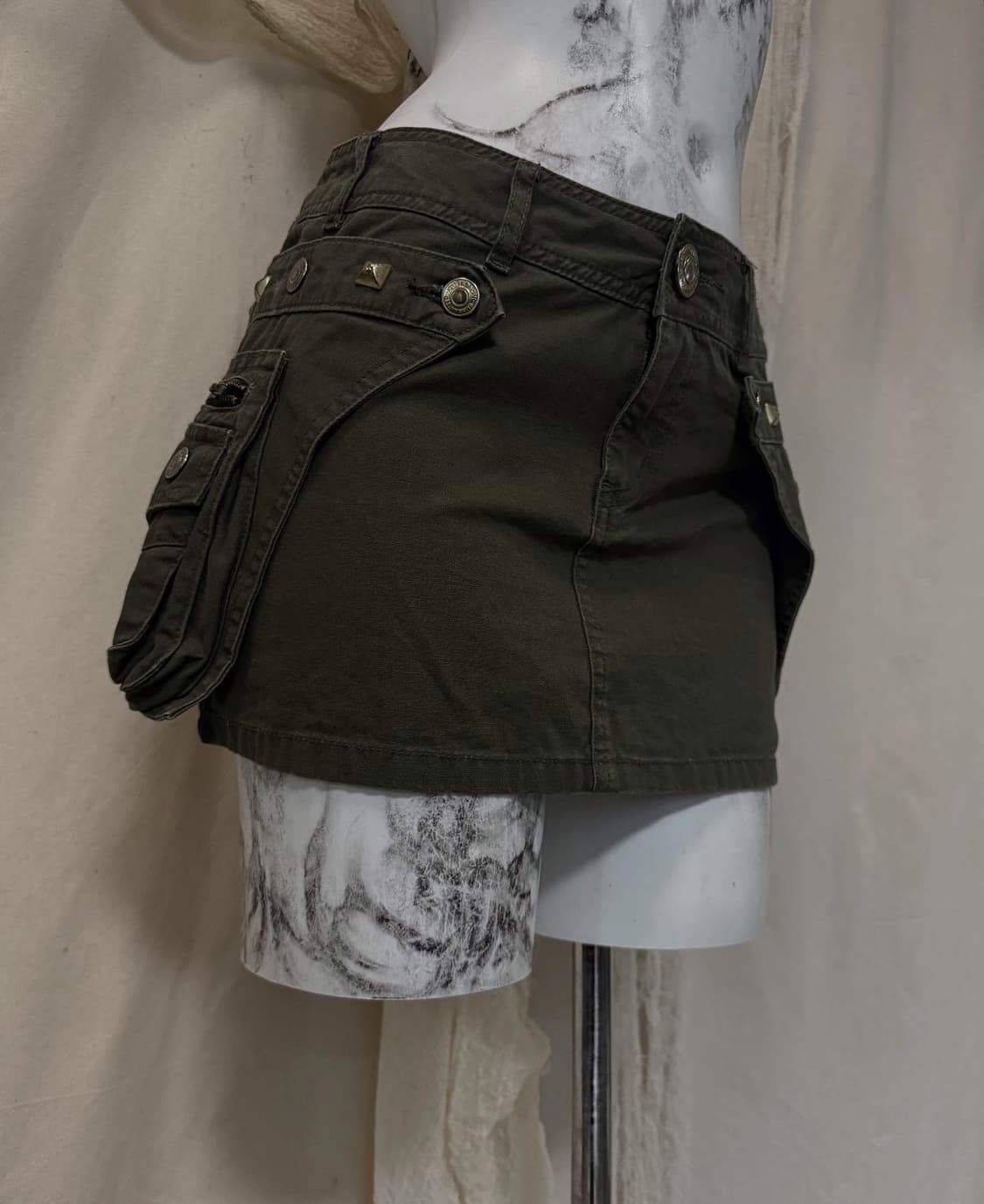 Studed Detail Skirt 상품이미지1