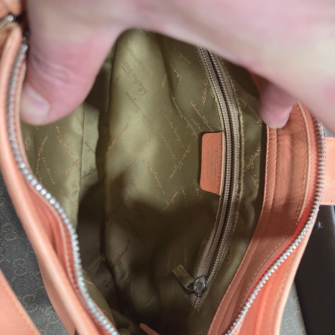 페라가모 사피아노 숄더 상품이미지4