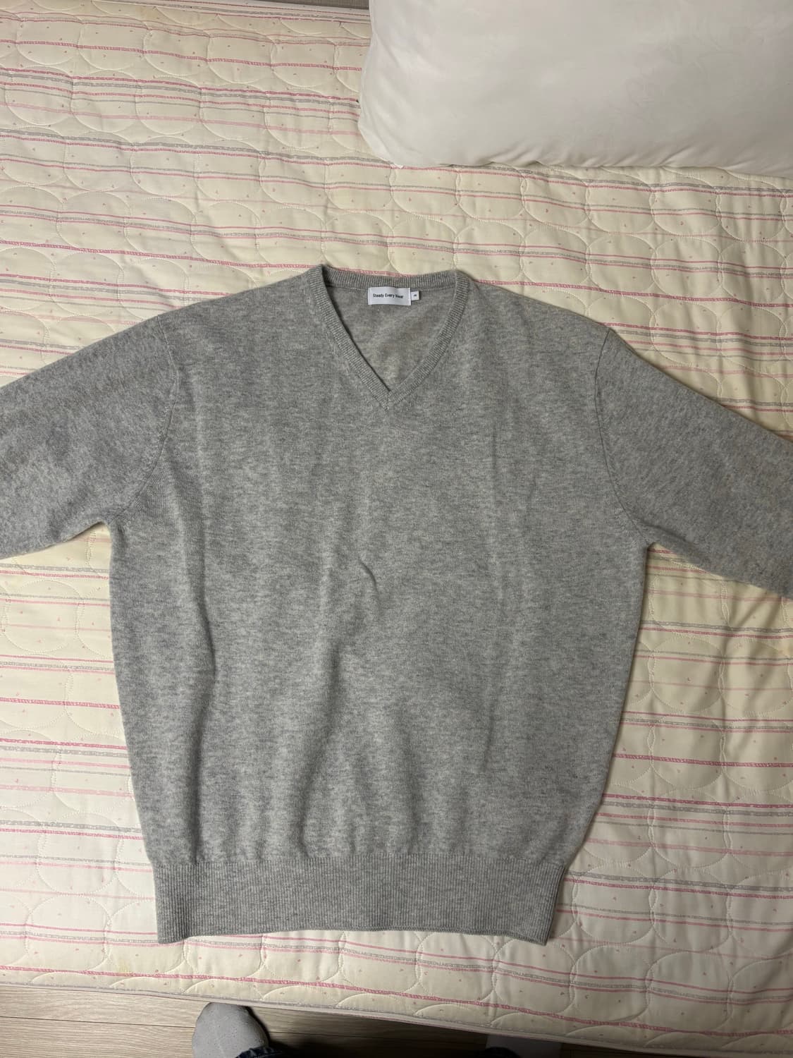 스테디 에브리웨어 스탠다드 울 브이넥 니트 3사이즈 상품이미지1