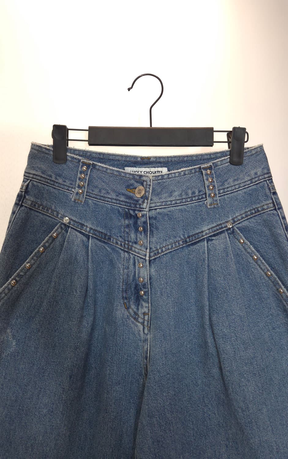 럭키슈에뜨 2021  스터드 디테일 턱 데님 팬츠 36사이즈 상품이미지2