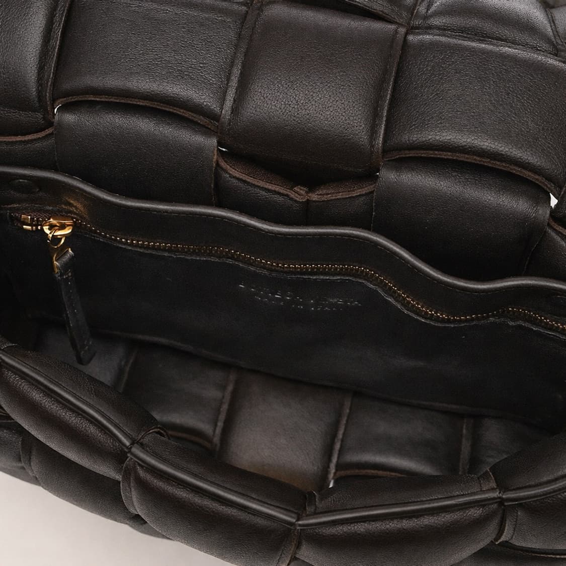 [A급] 보테가베네타 패디드 카세트 숄더 크로스백 판매합니다!!! 상품이미지3