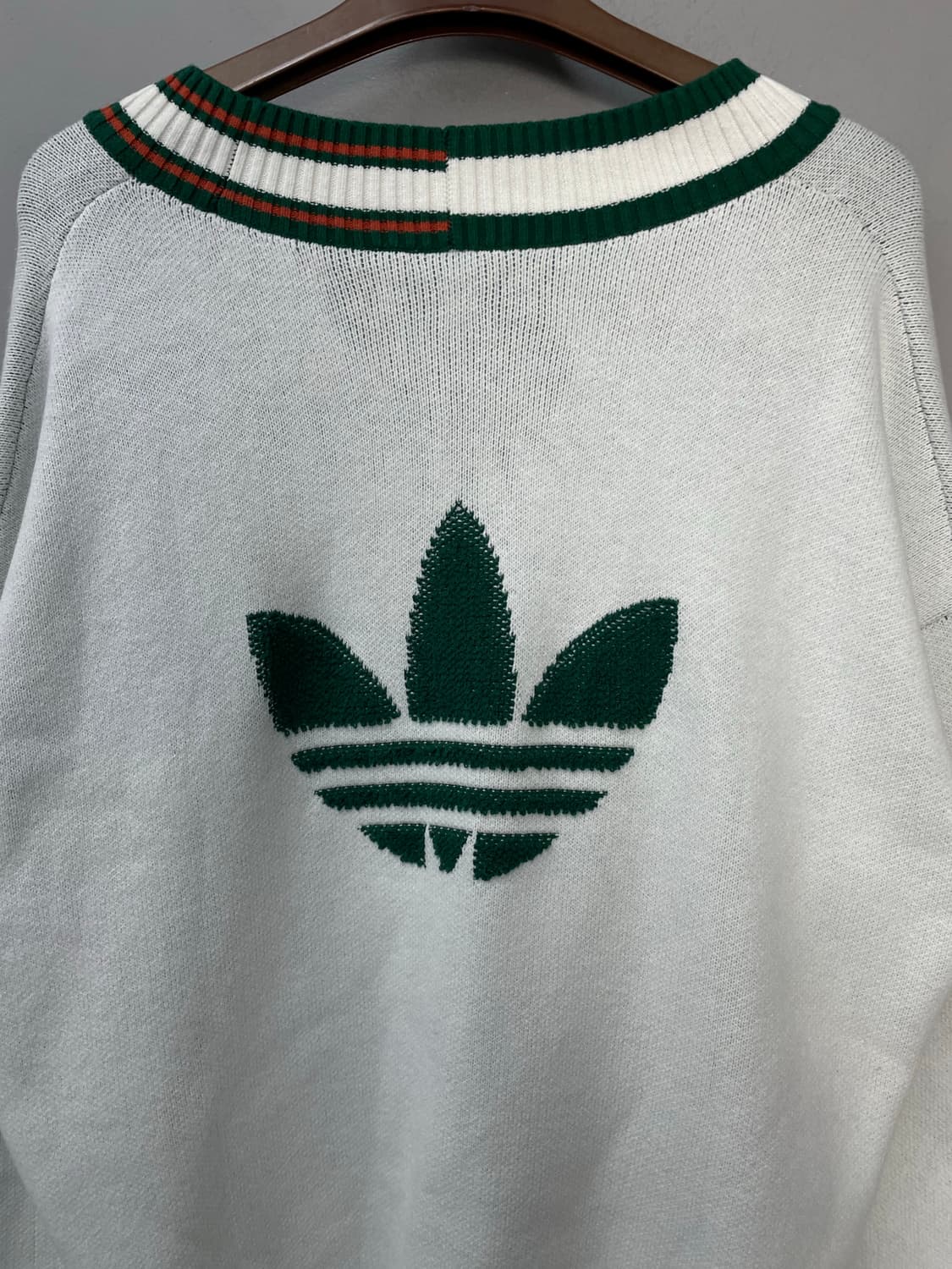 아디다스 오리지널 빅로고 브이넥 니트 H1182 상품이미지6