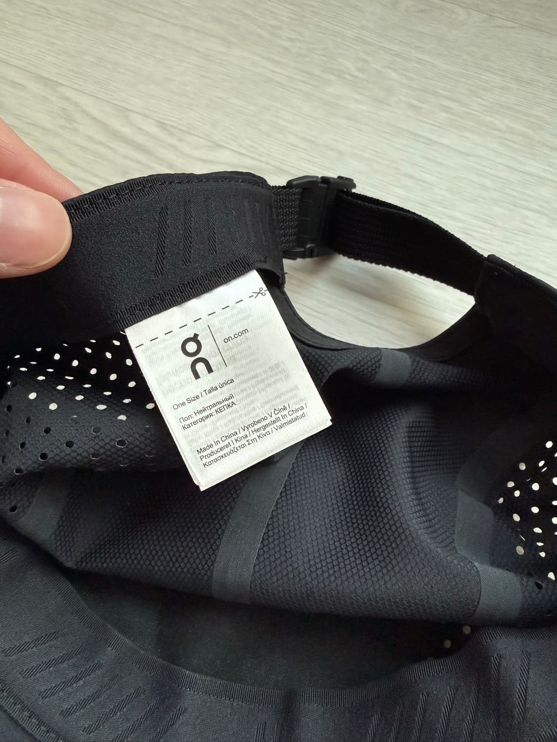 온 러닝 라이트웨이트 캡 블랙 상품이미지4