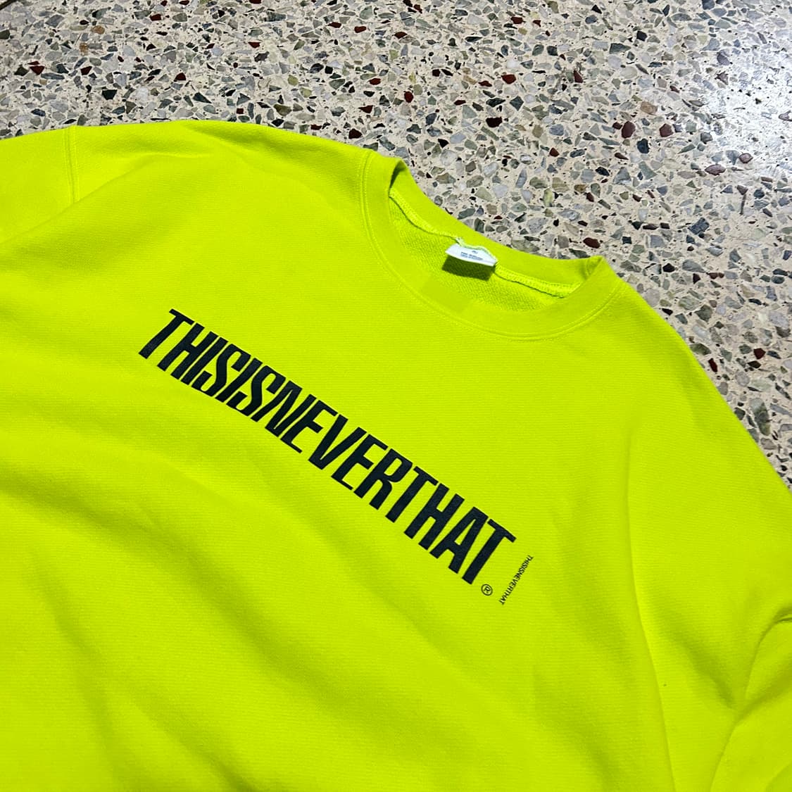 디스이스네버뎃 스펠로고 맨투맨 상품이미지2