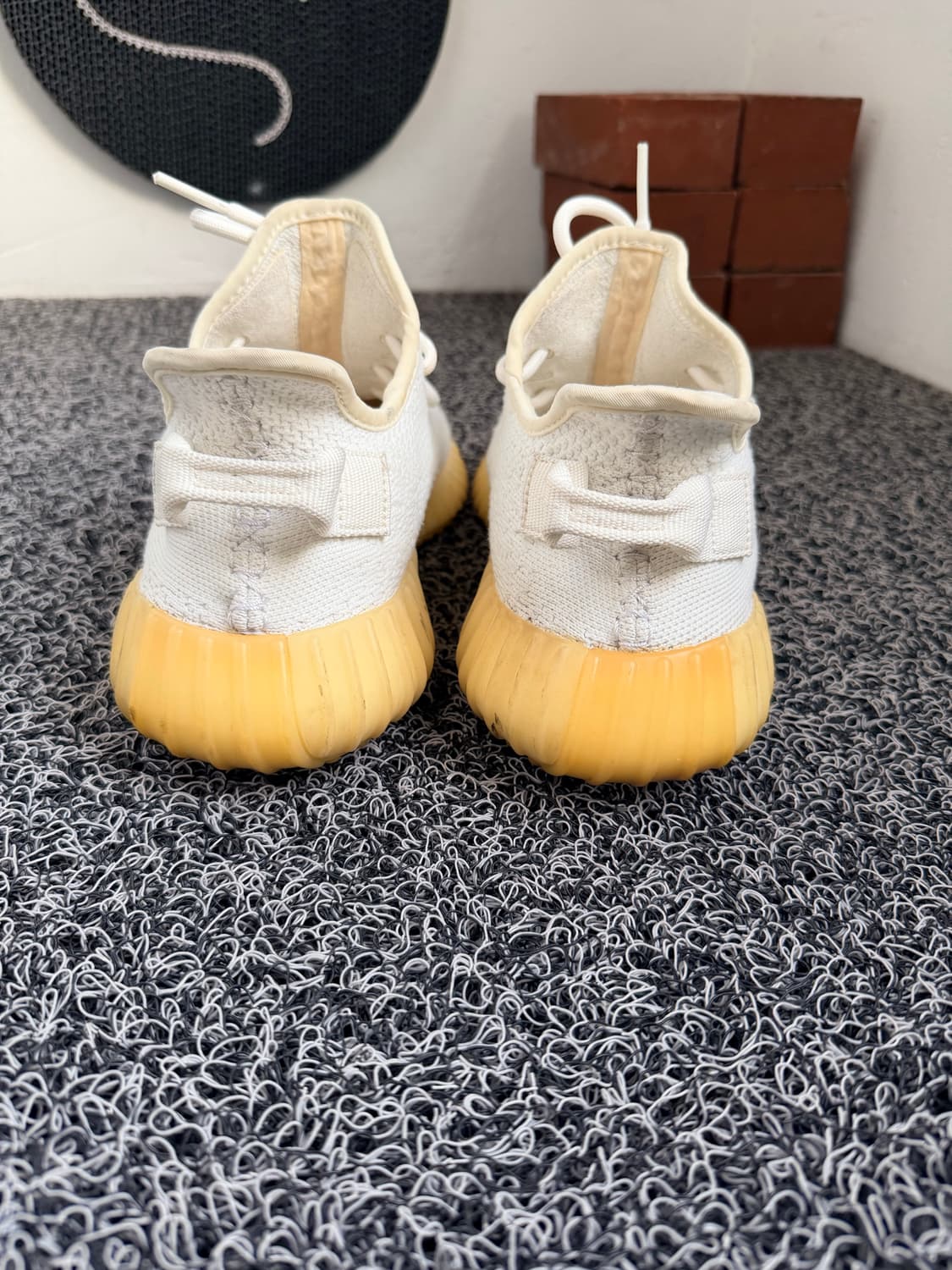 아디다스 이지 부스트 350 V2 '크림 화이트' 상품이미지3