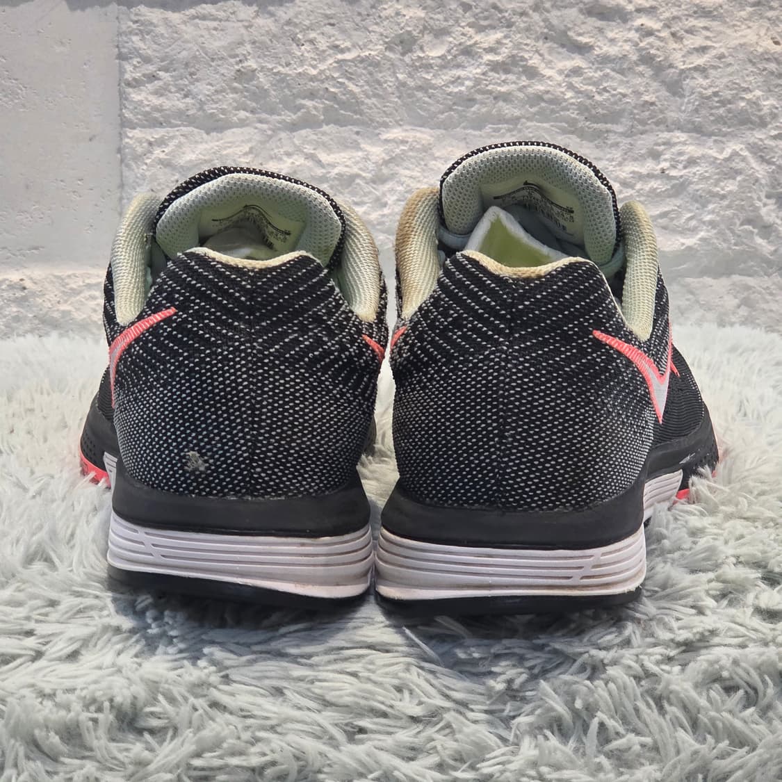 3q-21:나이키 줌 스트럭처 18 블랙 핑크 러닝화 (245mm) 상품이미지3