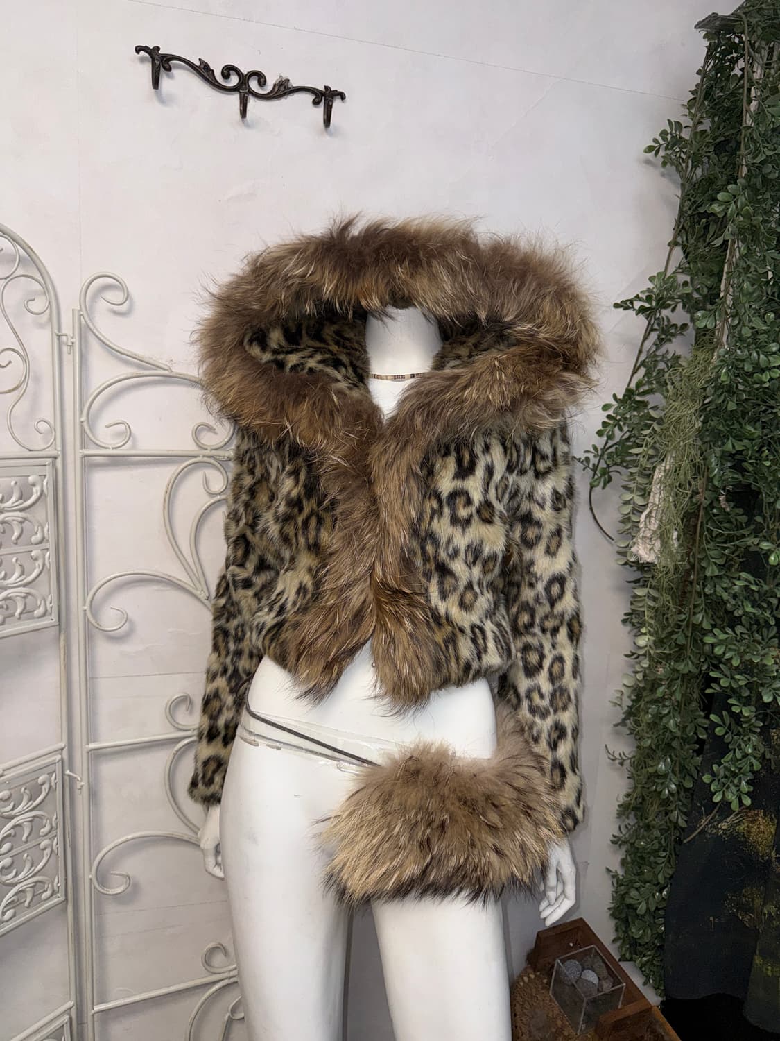 Brown faux fur leopard hood crop jacket  상품이미지1