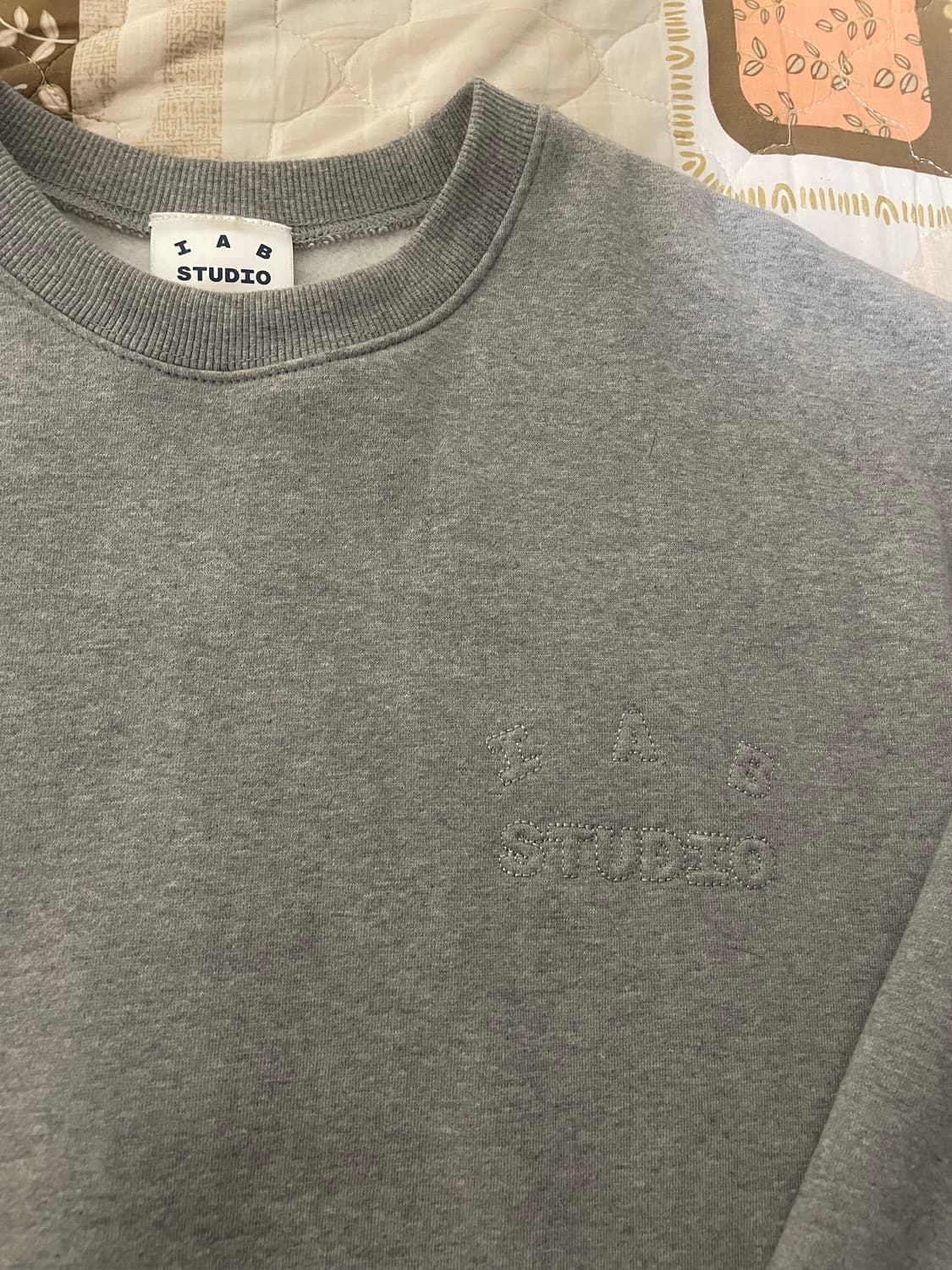 아이앱스튜디오 엠보스드 맨투맨 L 상품이미지4