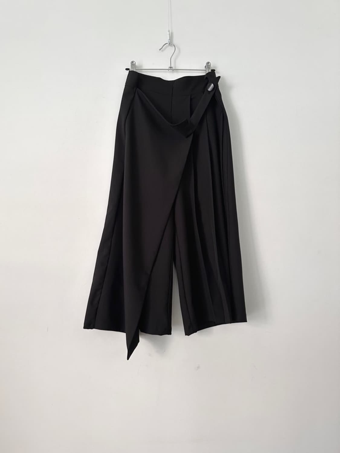 Tailor strap pleats pants / black 상품이미지1