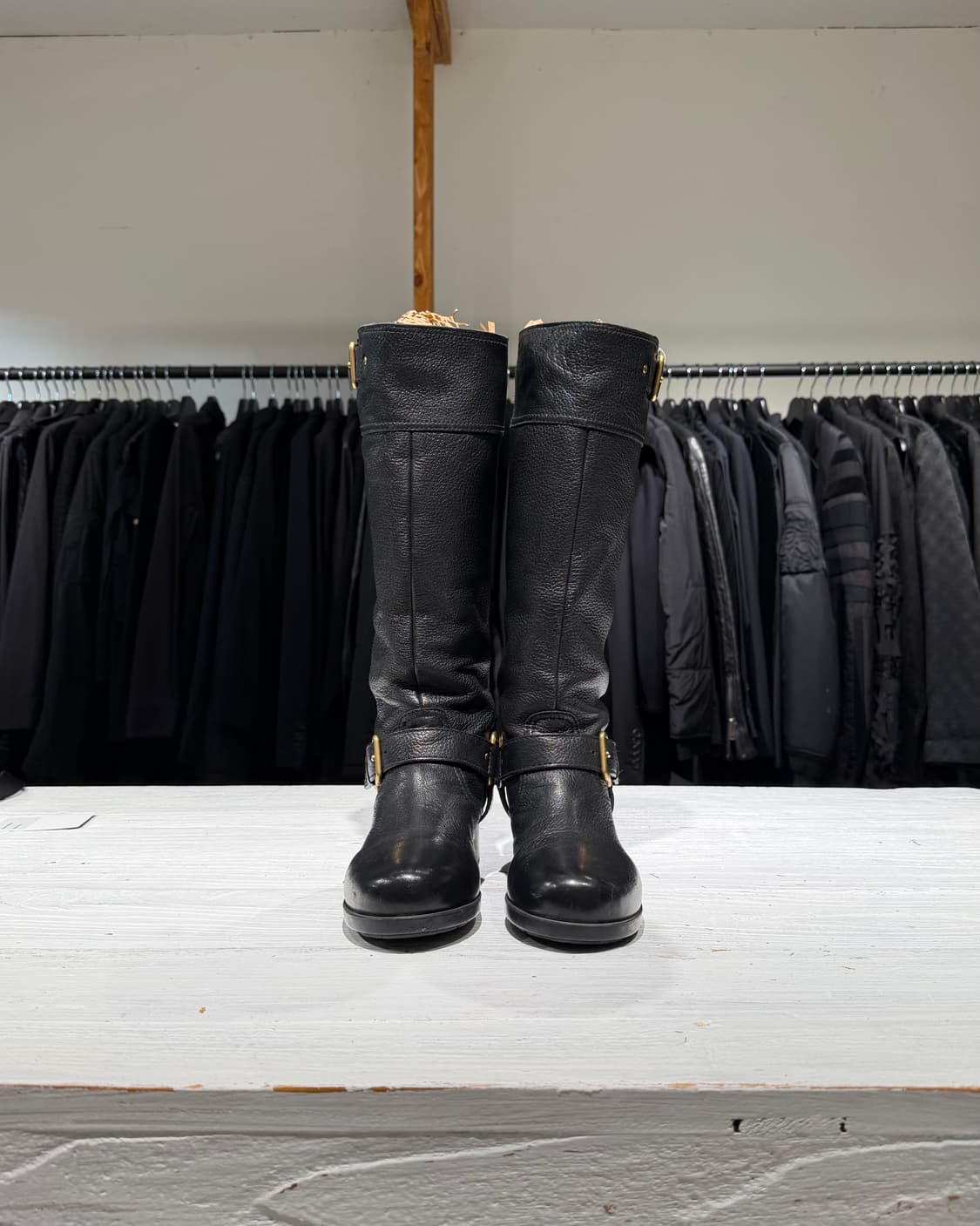 프라다 블랙 비텔로 다이노 금장 레터링 로고 롱부츠 상품이미지3