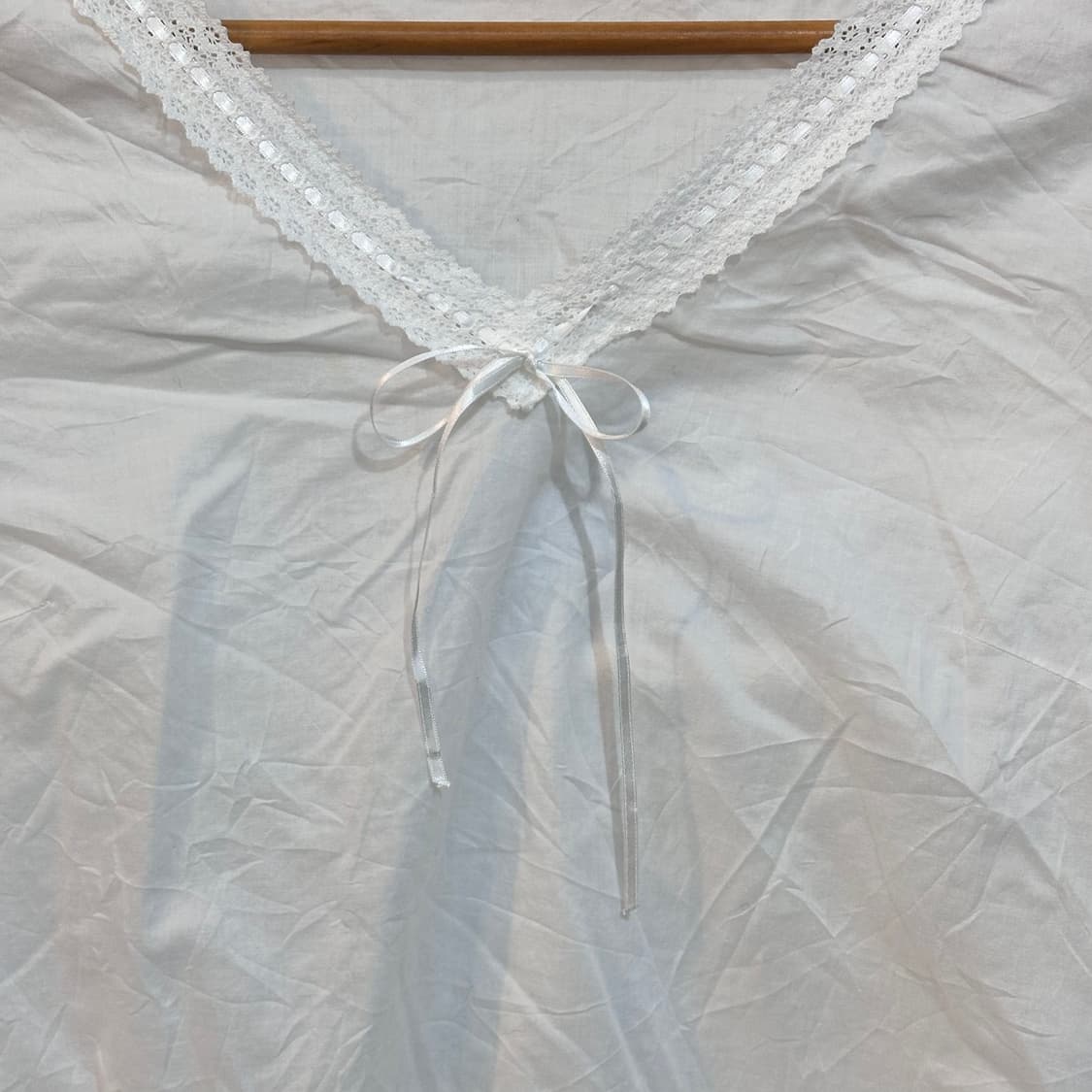 화이트 레이스 프릴 블라우스 7부 상품이미지3