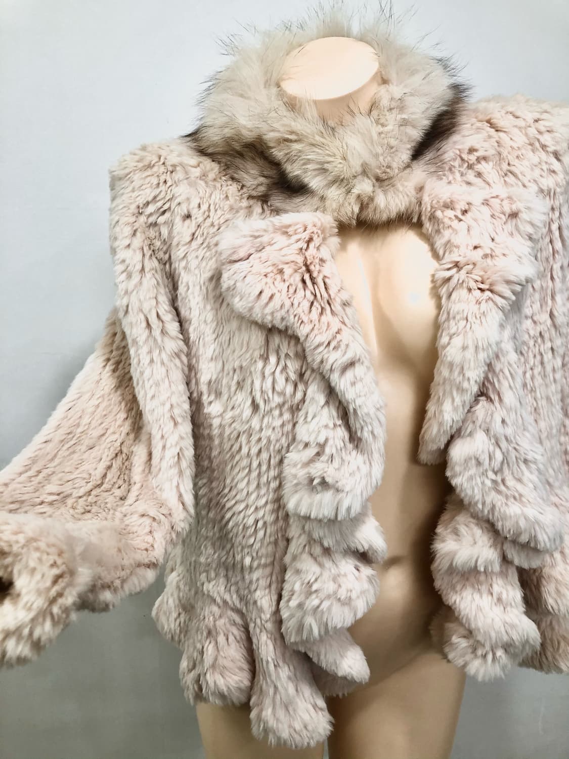 soft pink rabbit fur jacket with trim 상품이미지4