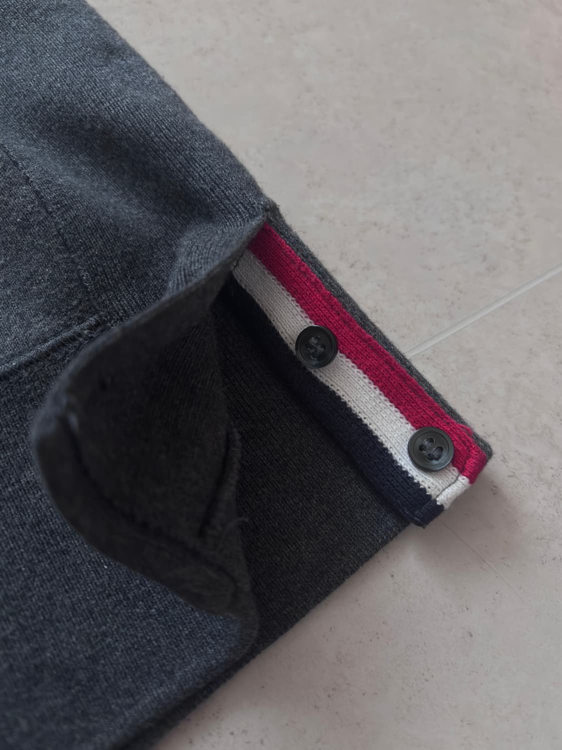 톰브라운 차콜 맨투맨 상품이미지5