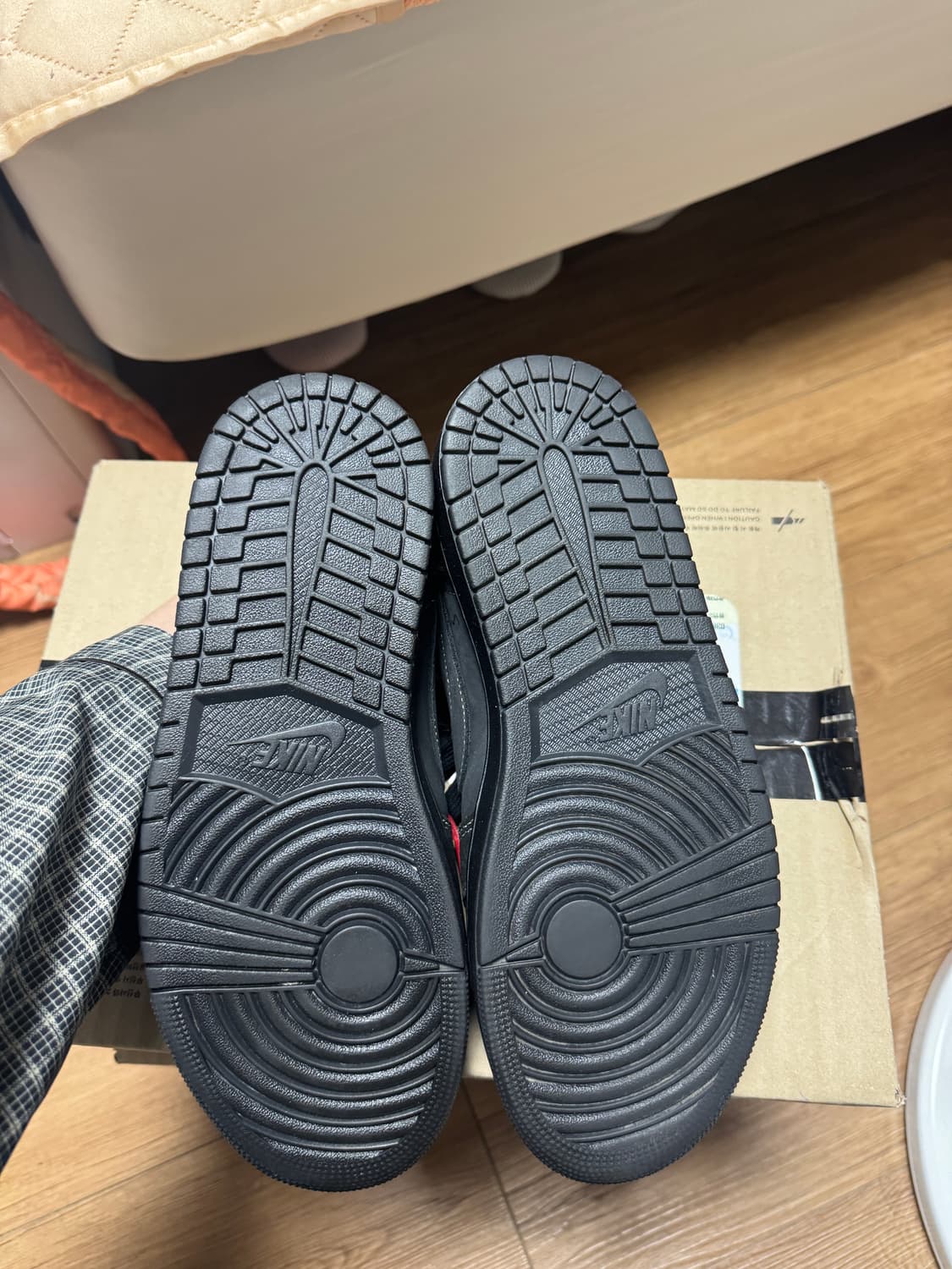 스캇 조던1 블랙팬텀 상품이미지3