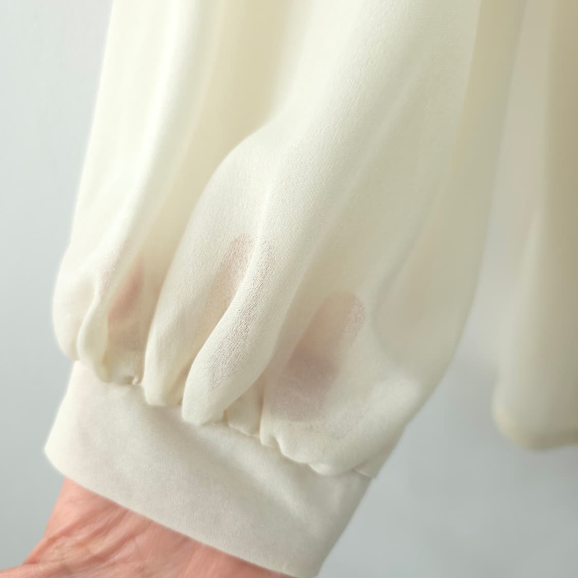 프릴넥 스모크 아이보리 셔링 쉬폰 블라우스  상품이미지6