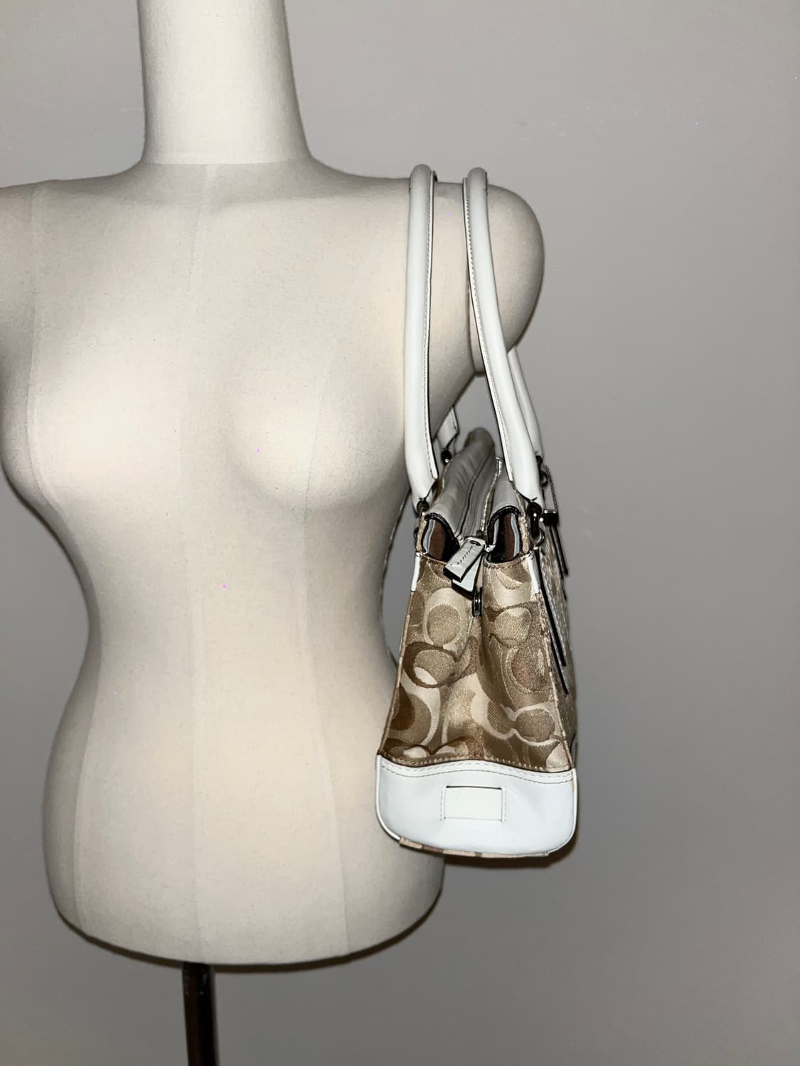 📦 Coach basic All white Shoulder Bag 상품이미지4