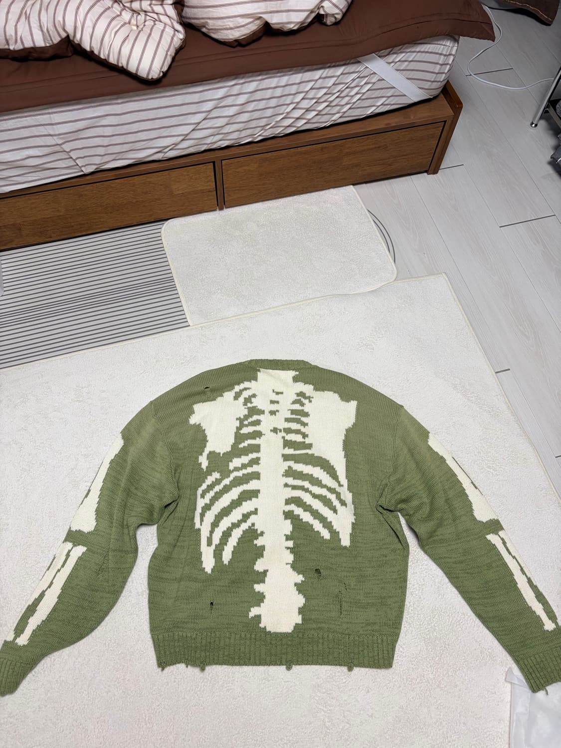 캐피탈 본 크루넥 카키 3사이즈 상품이미지1