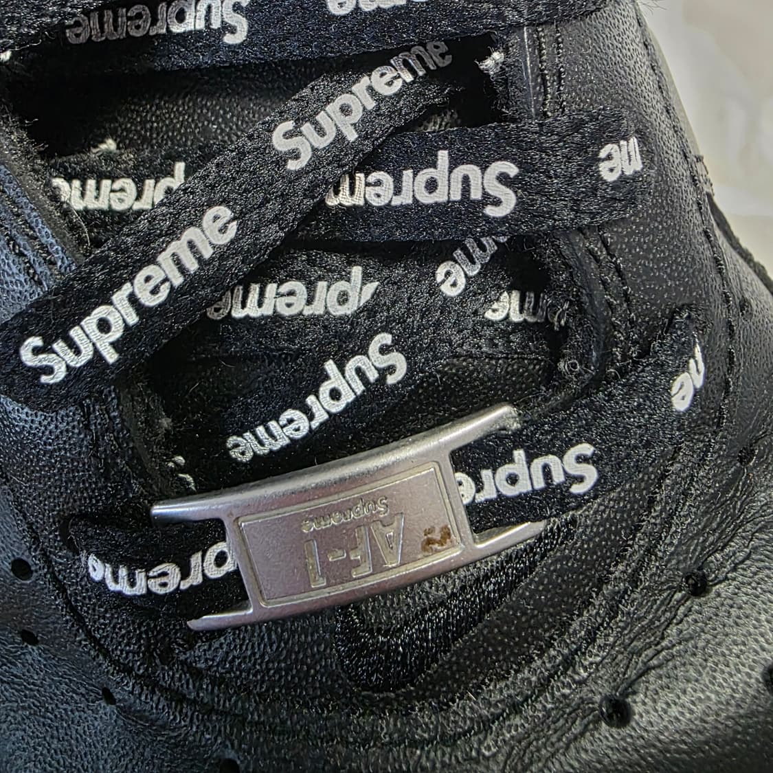 슈프림 X 에어포스1 블랙 280 사이즈 상품이미지8