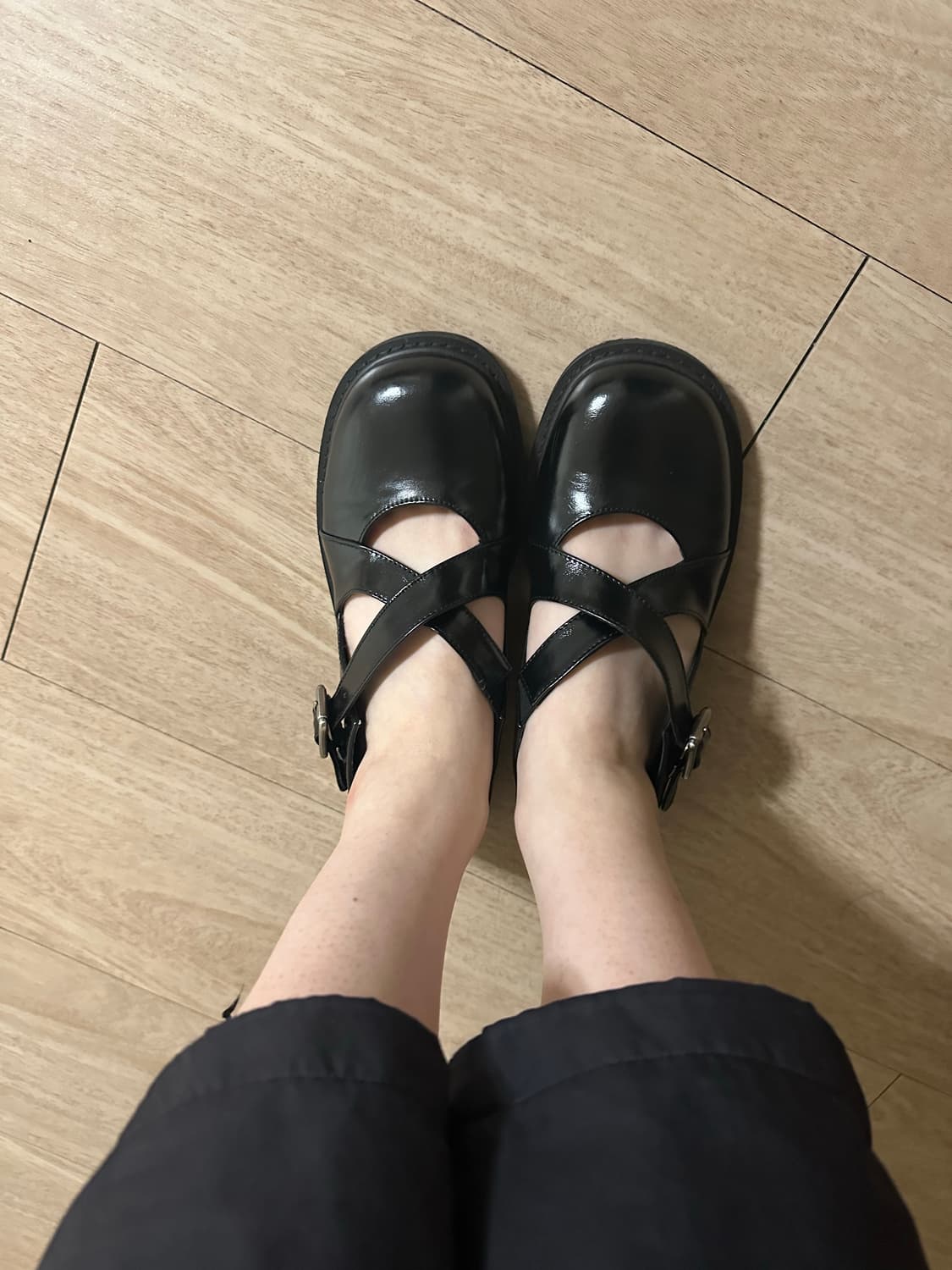 유광 블랙 로퍼 신발 상품이미지2